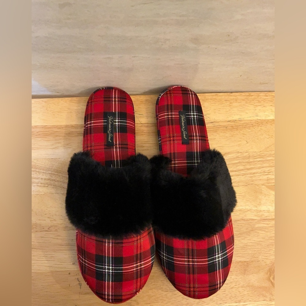 Victoria's Secret Signature Satin Red Plaid Pattern Black Faux Fur Slippers